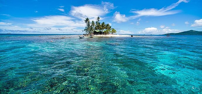 Truk-Lagoon-Jeep_Island-shutterstock_290441915b_opt