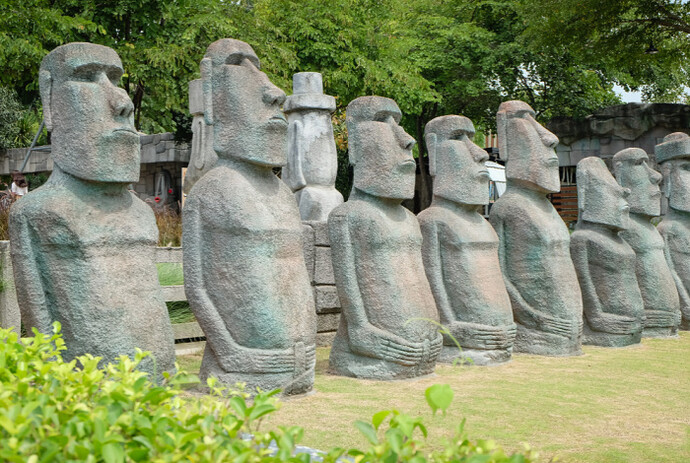 moai-emoji-stock-3