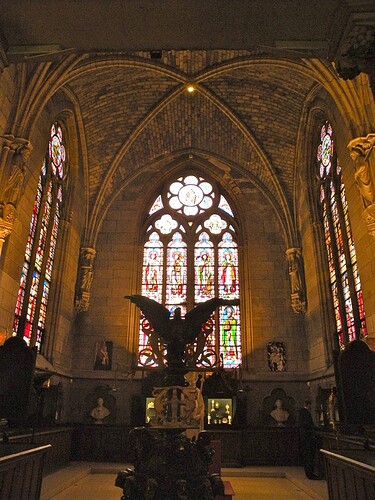 Interior_of_sacristy_of_Notre-Dame_de_Paris_05
